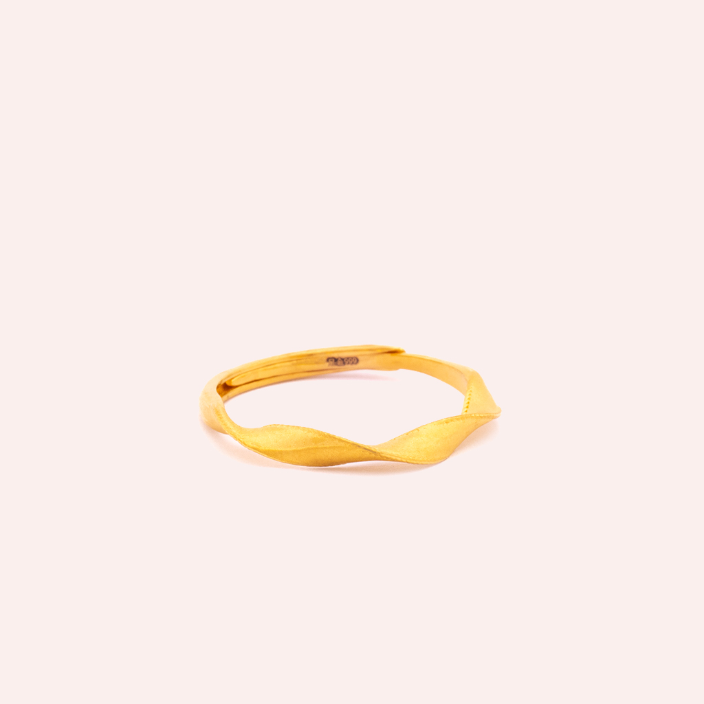 Mist Möbius Ring