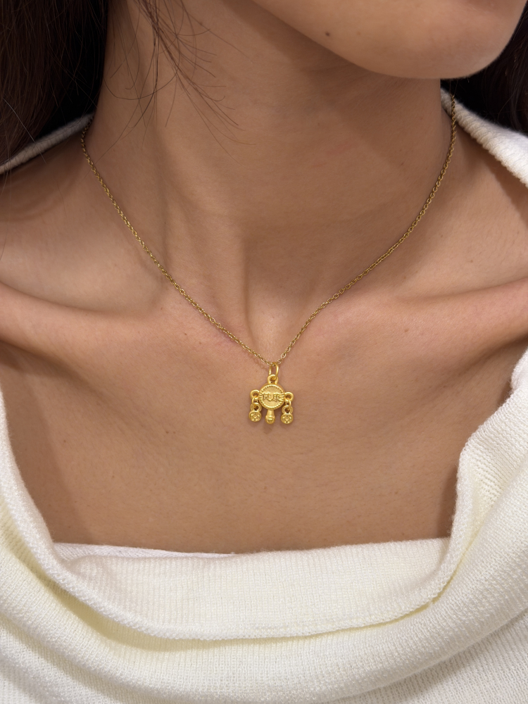 平安健康|波浪鼓墜 — 純金9999 (worn photo)