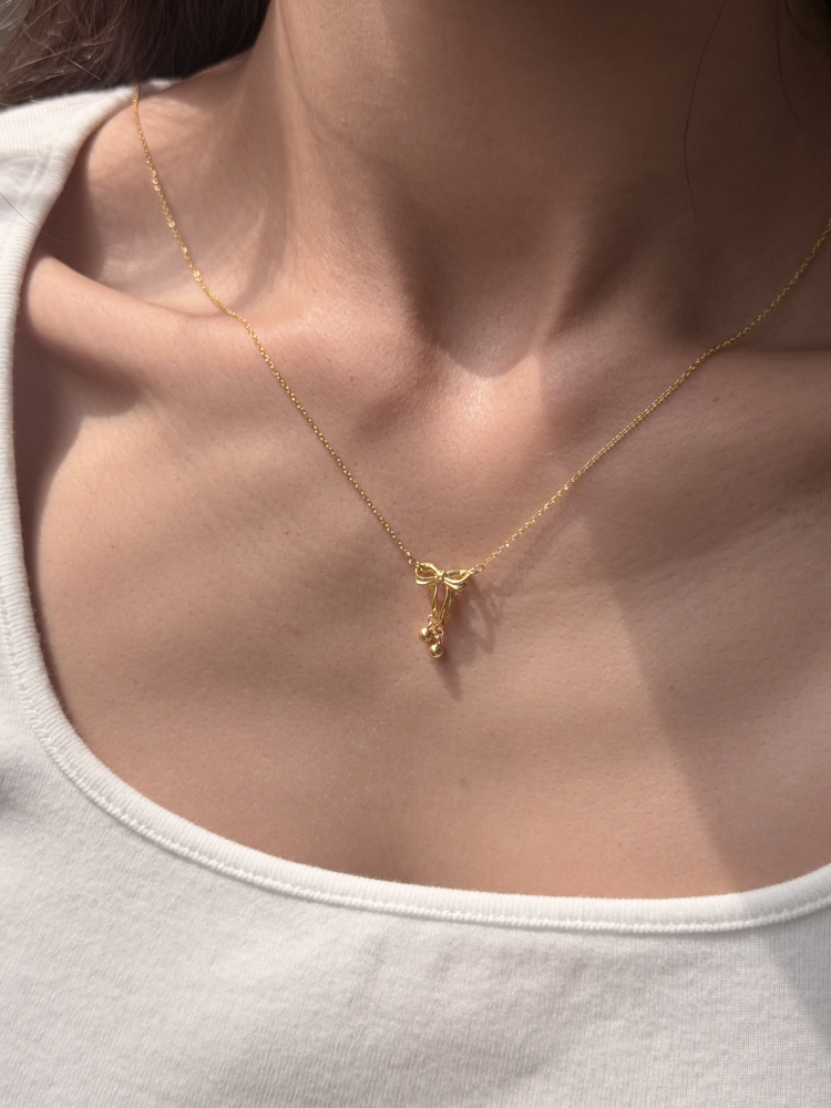 在逃公主｜甜美蝴蝶結套鍊(42+3cm) — 純金9999 (worn photo)