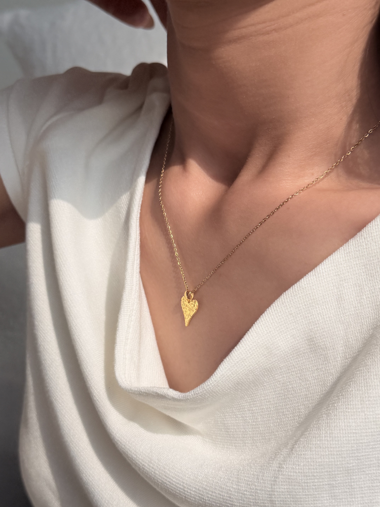 粼粼|5G碎冰愛心墜 — 純金9999 (worn photo)