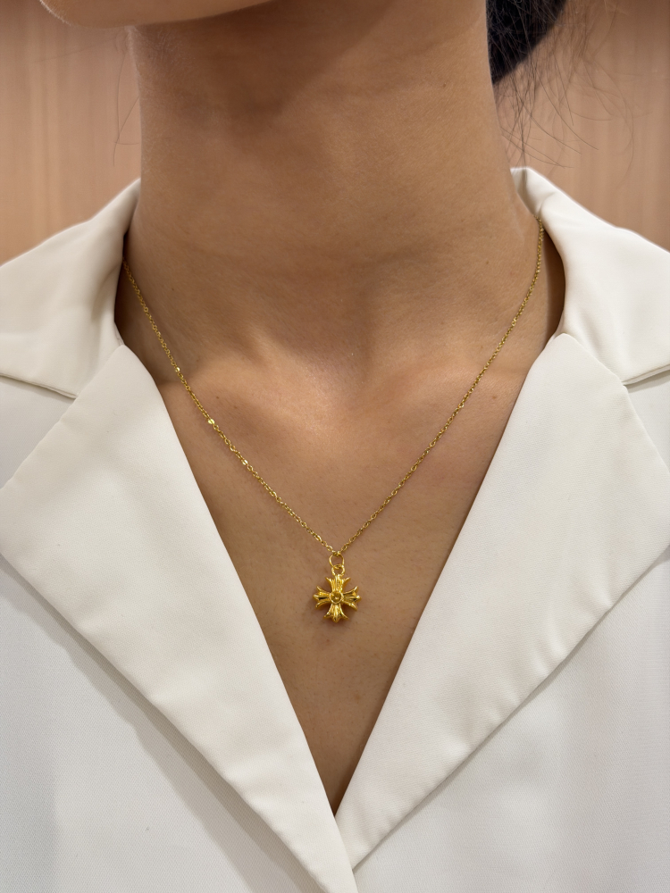 歐美百搭必收|克羅心小墜 — 純金9999 (worn photo)