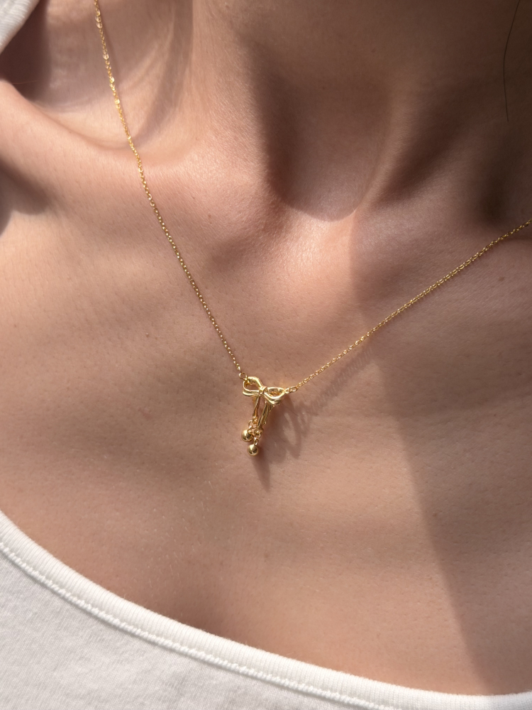 在逃公主｜甜美蝴蝶結套鍊(42+3cm) — 純金9999 (worn photo)