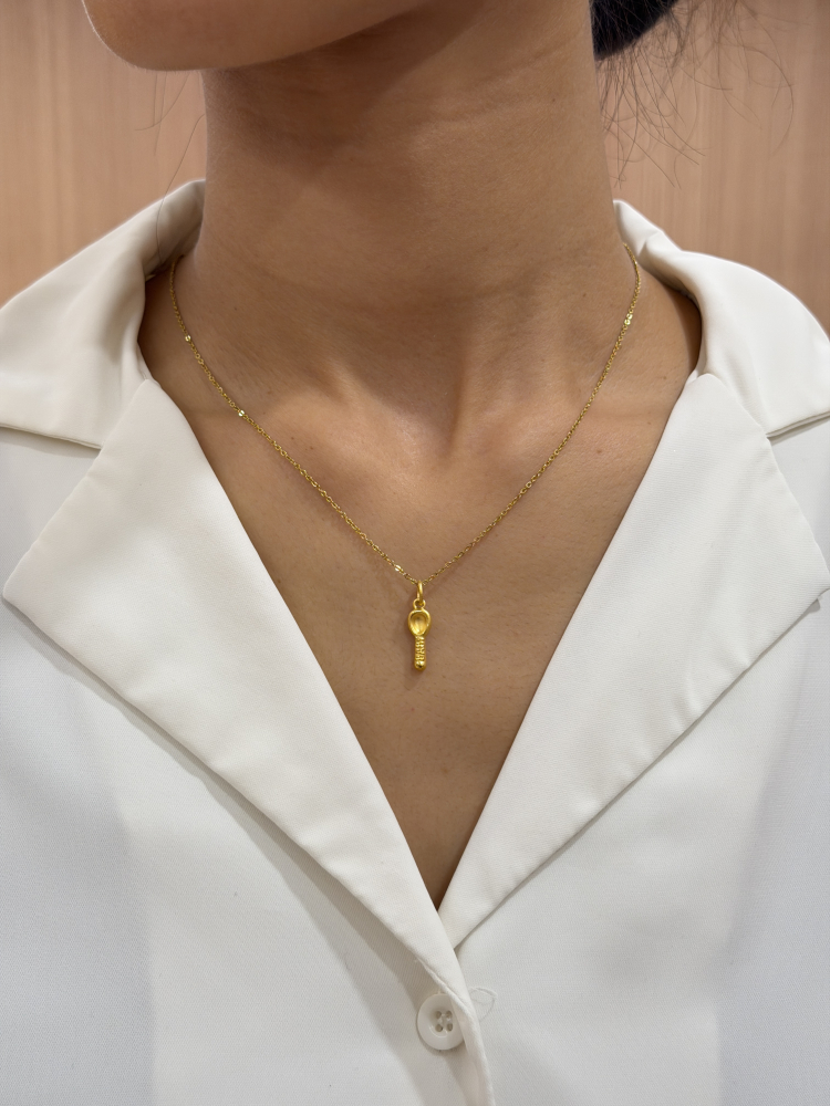 寶寶專屬|湯匙墜 — 純金9999 (worn photo)