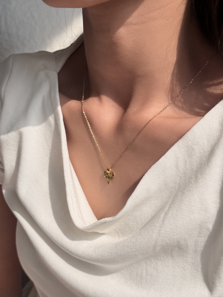 粼粼|5G碎冰愛心墜 — 純金9999 (worn photo)