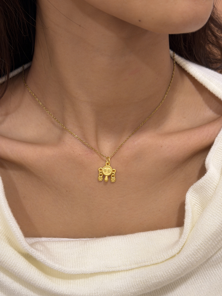 平安健康|波浪鼓墜 — 純金9999 (worn photo)
