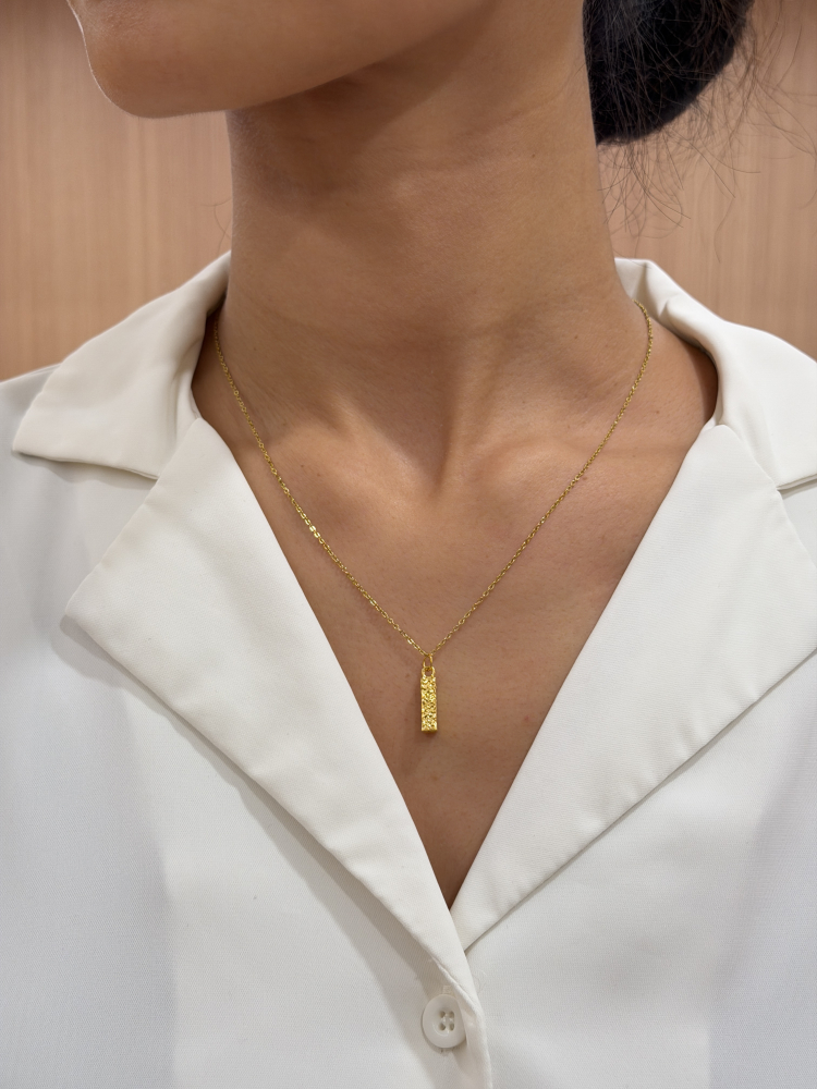 四方來財|碎冰印章小墜 — 純金9999 (worn photo)