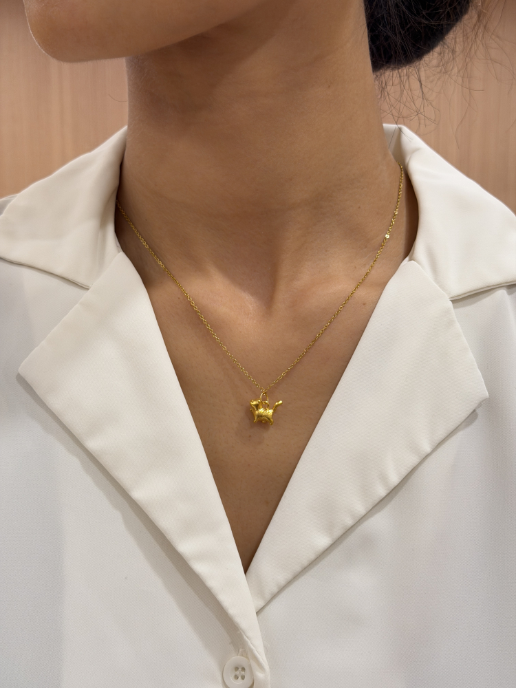 超萌萌|傲嬌貓咪墜 — 純金9999 (worn photo)