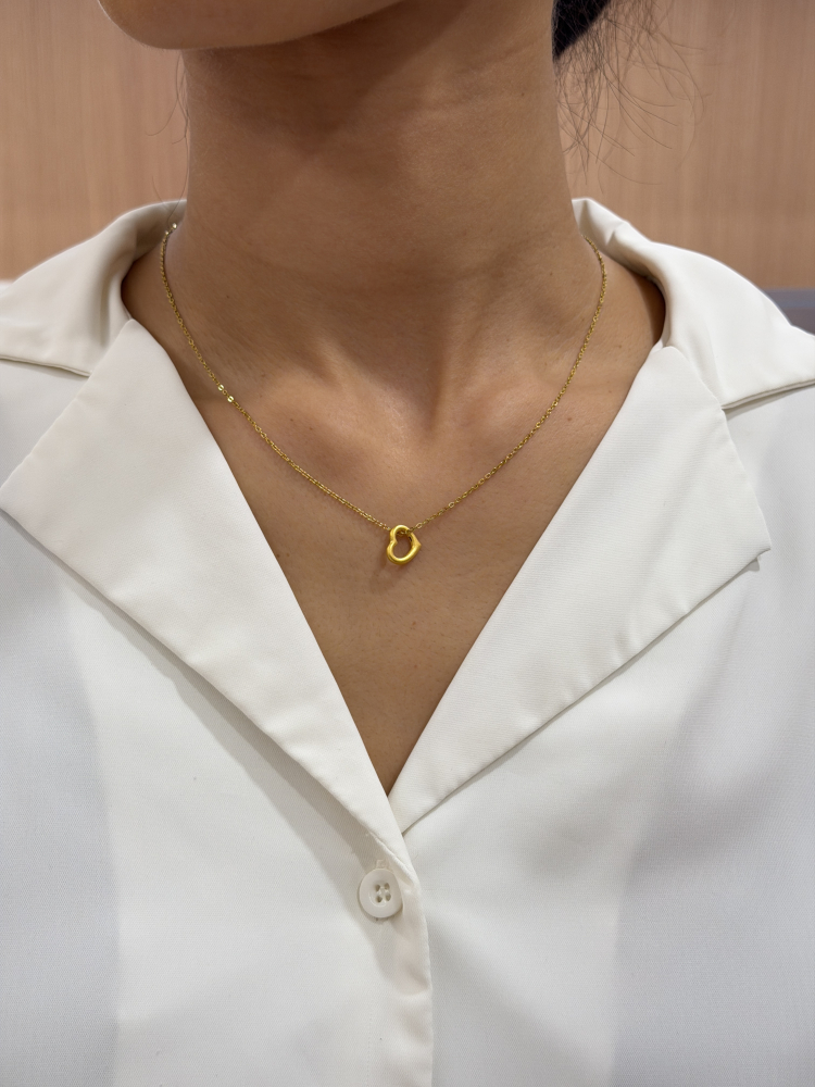 簡約元素|霧金愛心墜 — 純金9999 (worn photo)