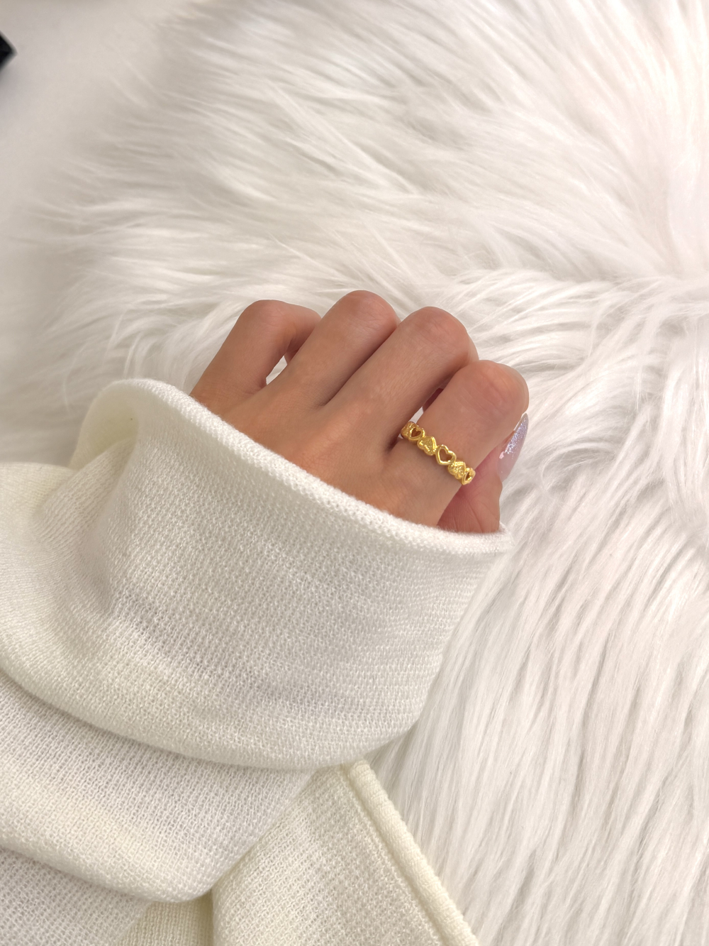 翻轉我的心|顛倒愛心戒 — 純金9999 (worn photo)