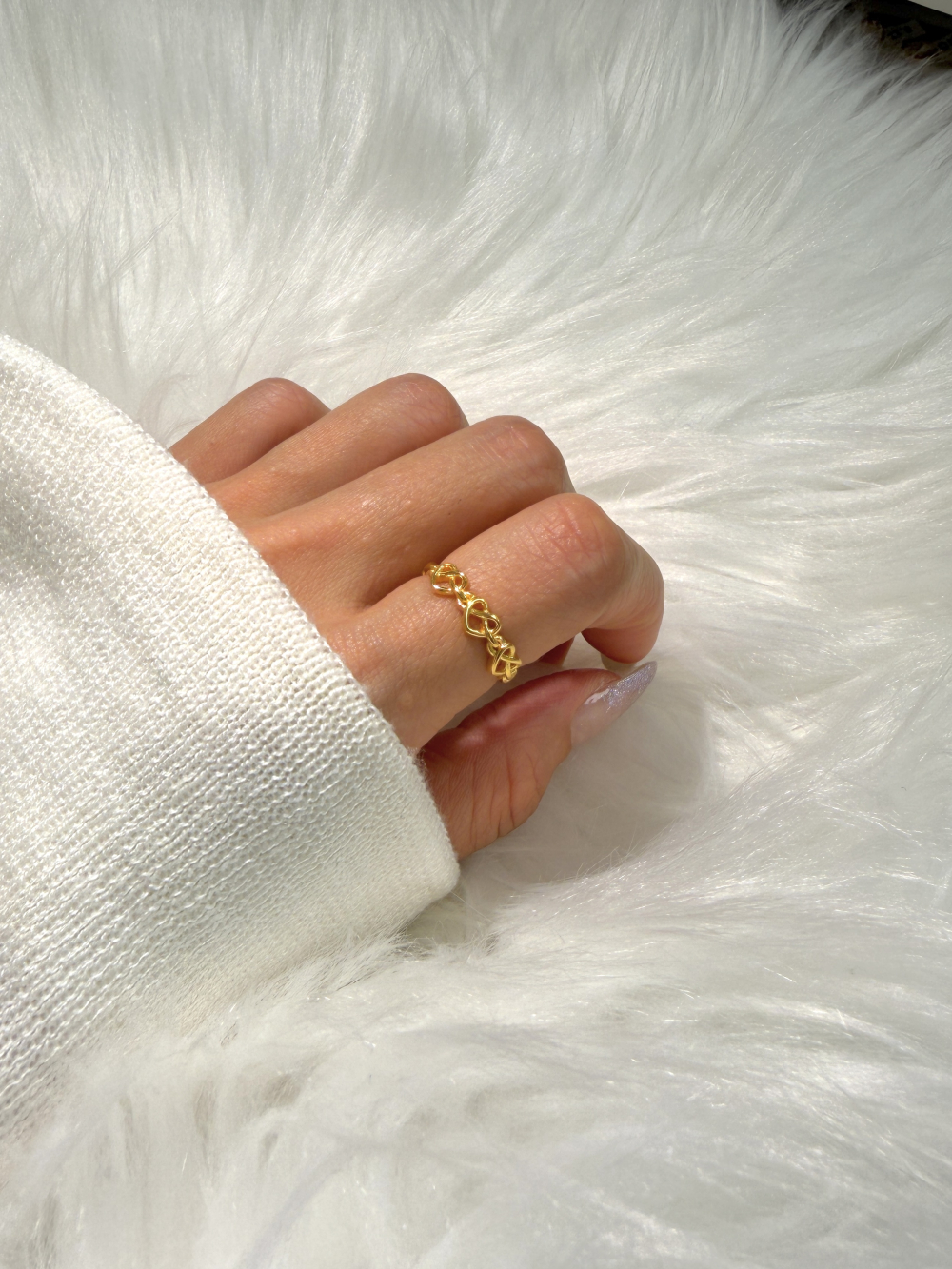 歐系浪漫|5G蝴蝶餅愛心戒 — 純金9999 (worn photo)