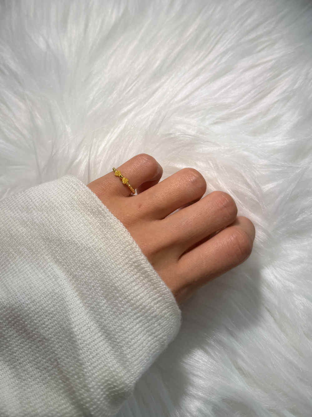 點點雨珠|蝴蝶結尾戒 — 純金9999 (worn photo)