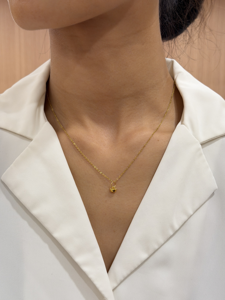 招財元素|元寶小墜 — 純金9999 (worn photo)