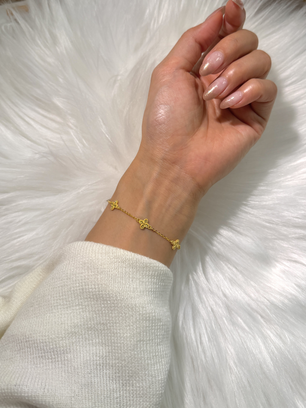 小花序曲|5G碎冰小花手鍊 — 純金9999 (worn photo)
