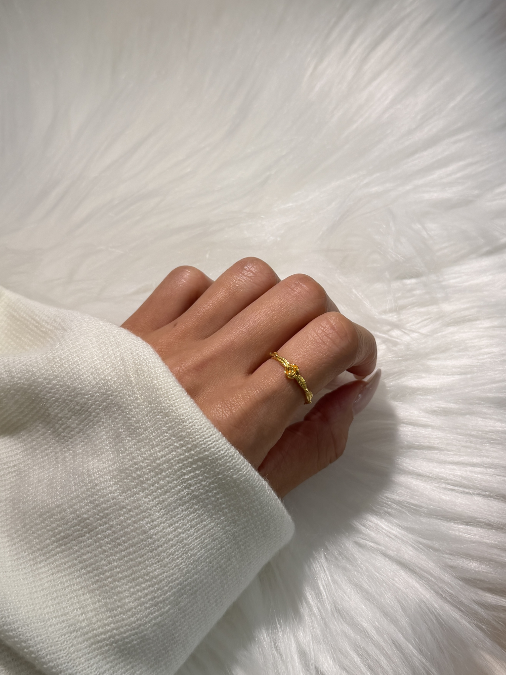 葉|5G玫瑰戒 — 純金9999 (worn photo)