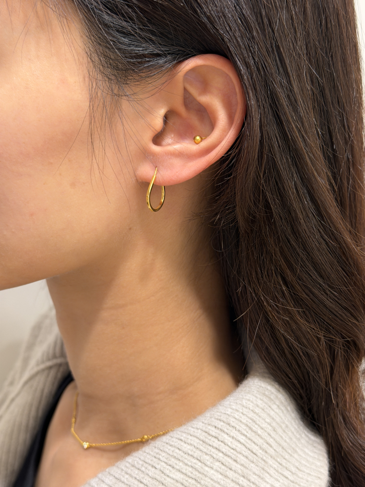 極簡大方|5G水滴耳圈 — 純金9999 (worn photo)