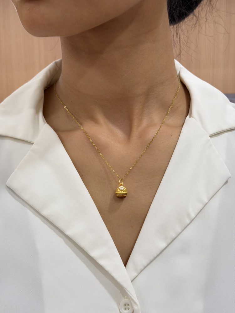 甜蜜入口|金莎墜 — 純金9999 (worn photo)