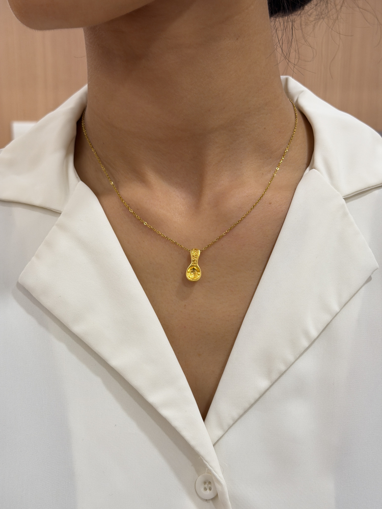 一生好命|金湯匙墜 — 純金9999 (worn photo)