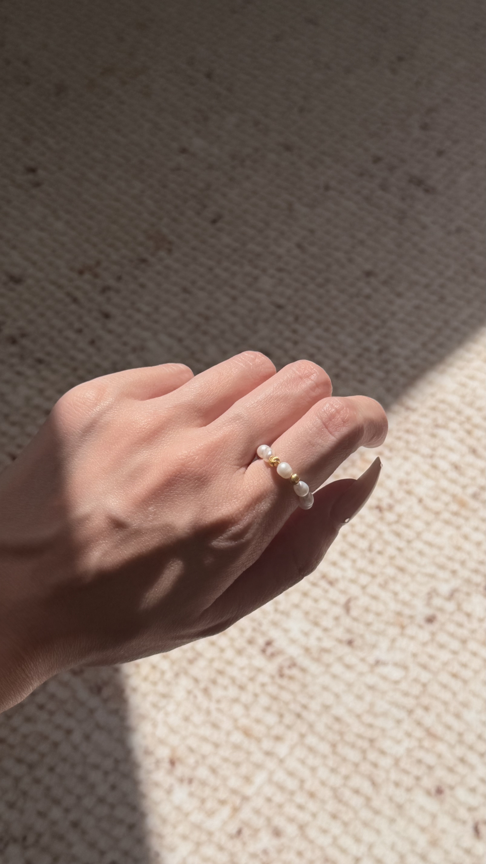 奶油潮汐|天然珍珠貓眼戒 — 純金9999 (worn photo)